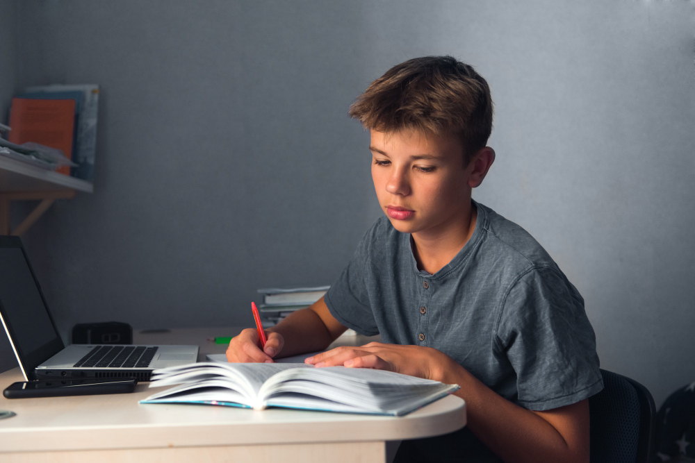 Como estudar melhor: por que explicar uma matéria pode ajudar você a aprender?